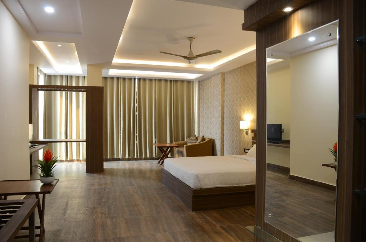Отель Puja Residency Варанаси Экстерьер фото