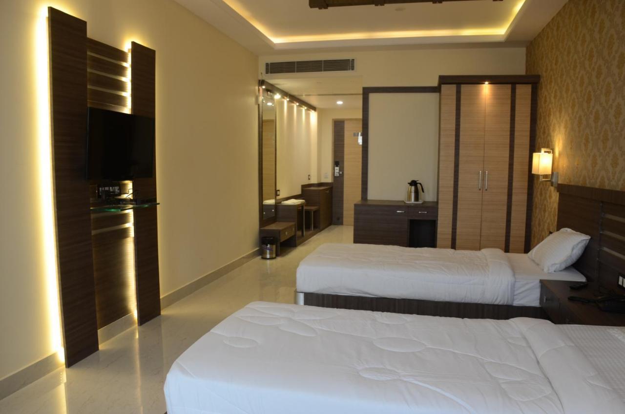 Отель Puja Residency Варанаси Экстерьер фото
