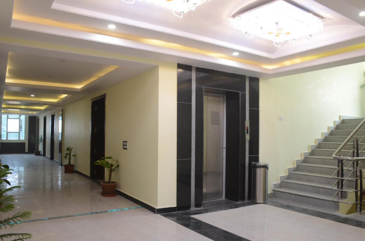Отель Puja Residency Варанаси Экстерьер фото