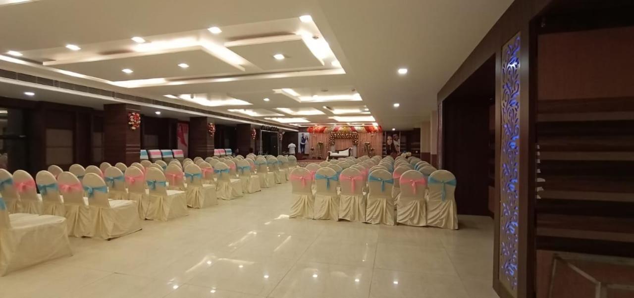 Отель Puja Residency Варанаси Экстерьер фото