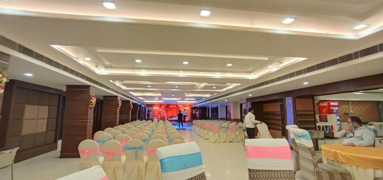 Отель Puja Residency Варанаси Экстерьер фото