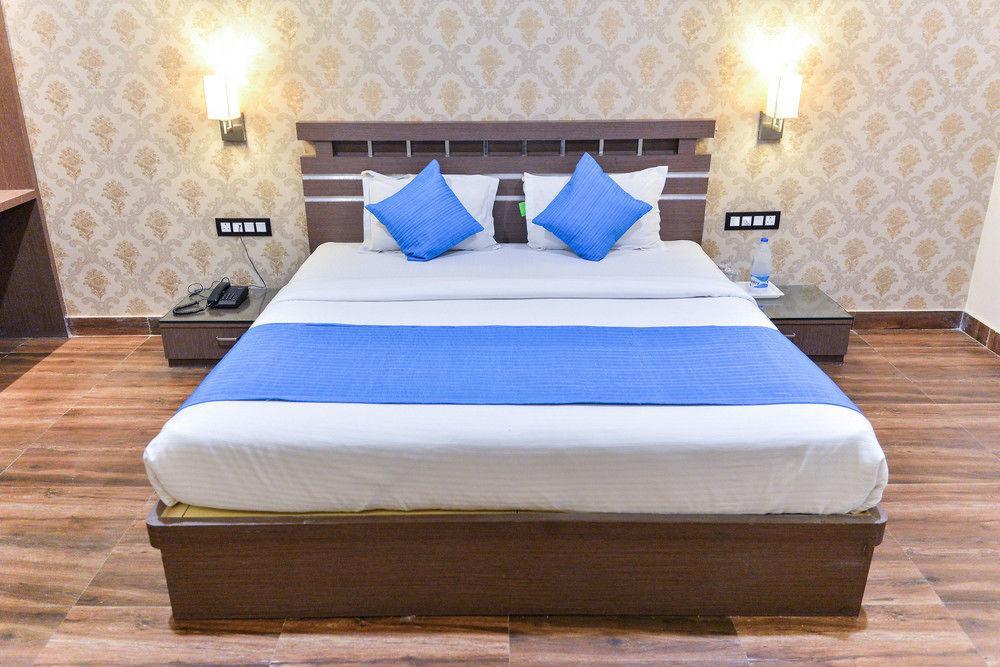 Отель Puja Residency Варанаси Экстерьер фото