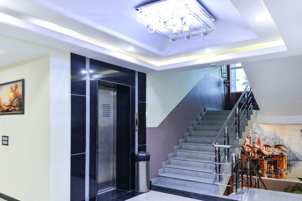 Отель Puja Residency Варанаси Экстерьер фото