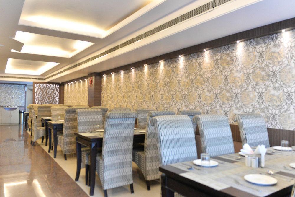 Отель Puja Residency Варанаси Экстерьер фото