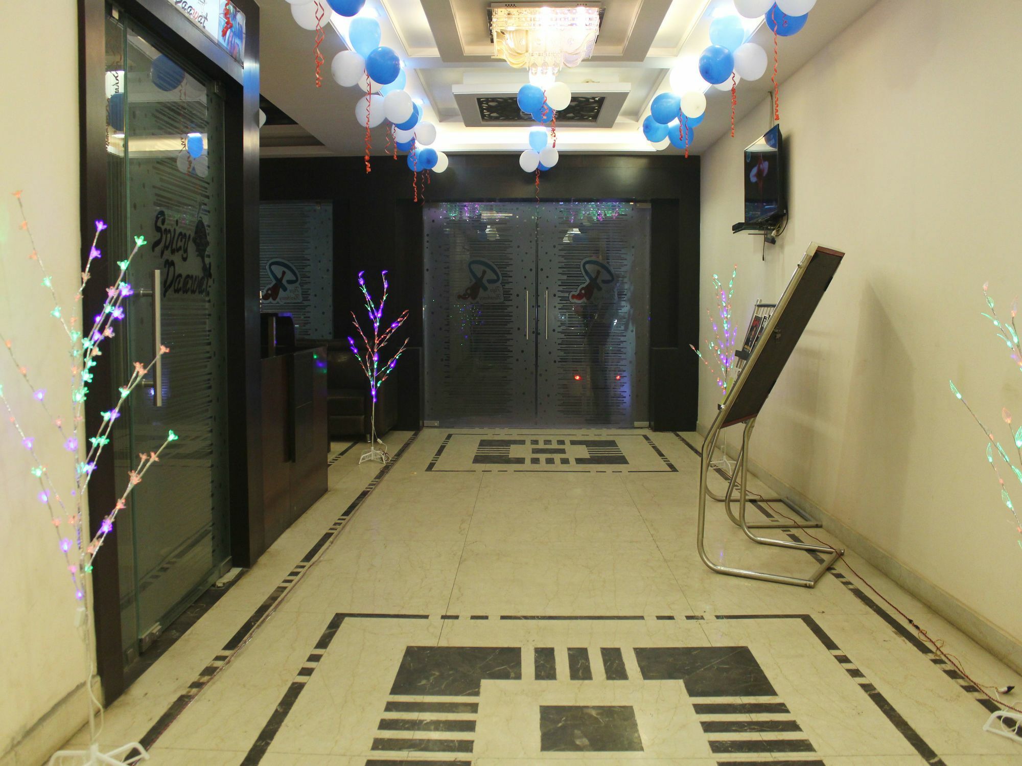 Отель Puja Residency Варанаси Экстерьер фото