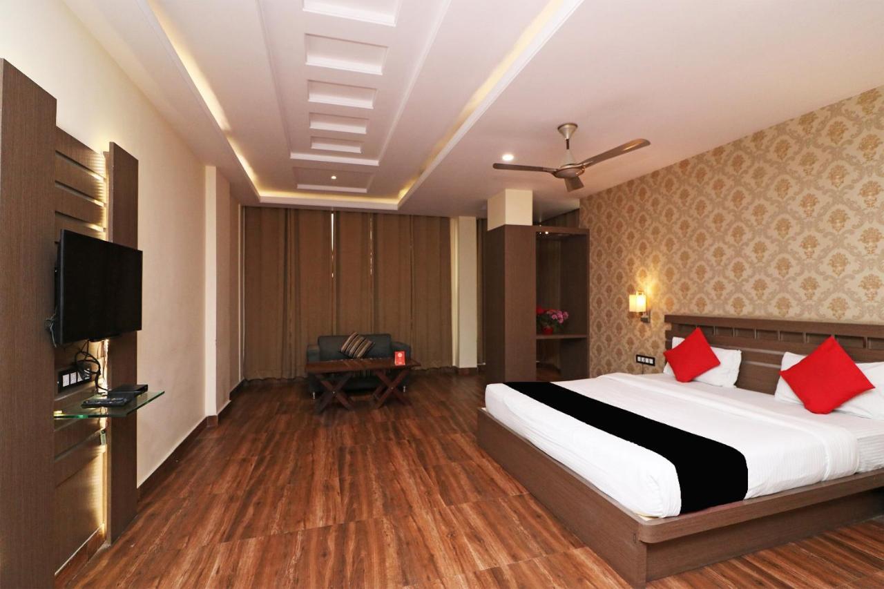 Отель Puja Residency Варанаси Экстерьер фото