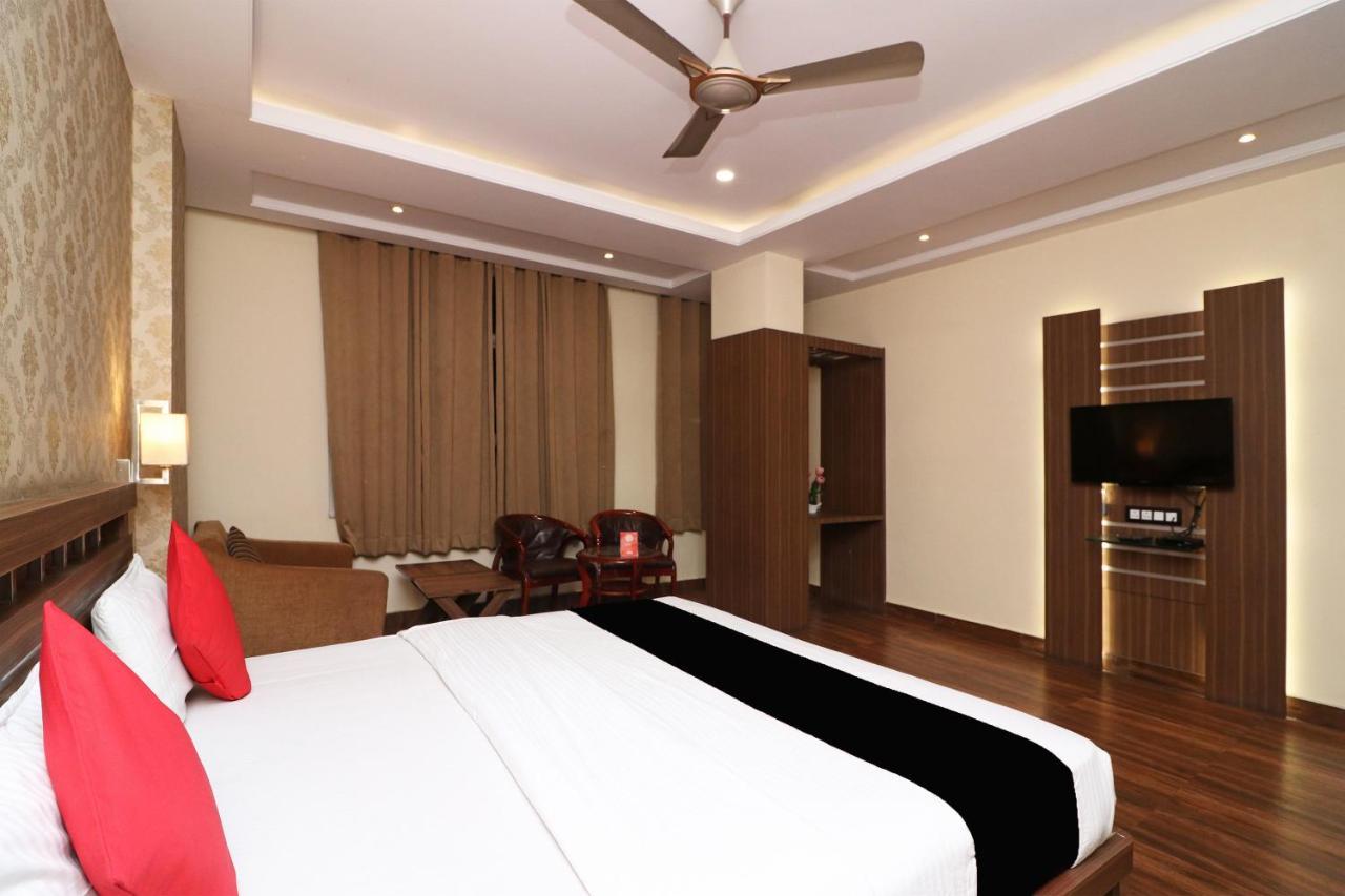 Отель Puja Residency Варанаси Экстерьер фото